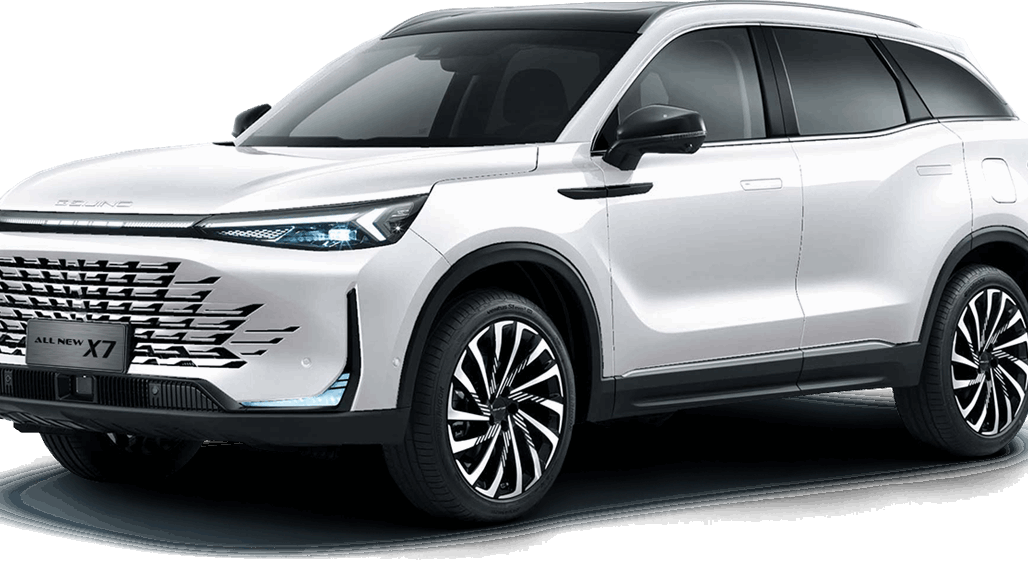 &quot;ماكينة&quot; يستعرض سيارة BAIC X7 مع مصطفى ويسي