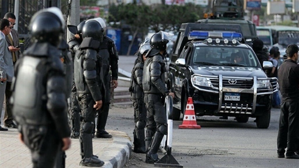 مراهق من جنسية عربية يهتك عرض كلب في الشارع