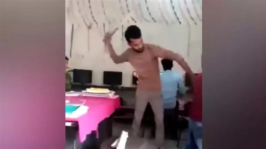 &quot;زُعم انه يوثق حادثة اعتداء في العراق&quot;.. ما قصة فيديو المعلم والتلميذ؟