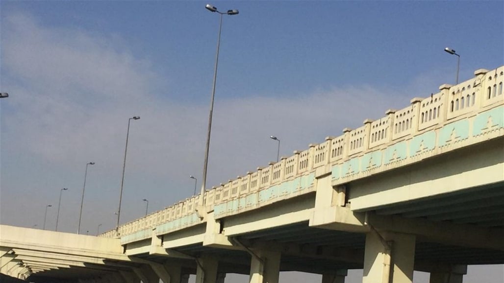 بالصور.. ما سببه اغلاق جسر حيوي وسط بغداد