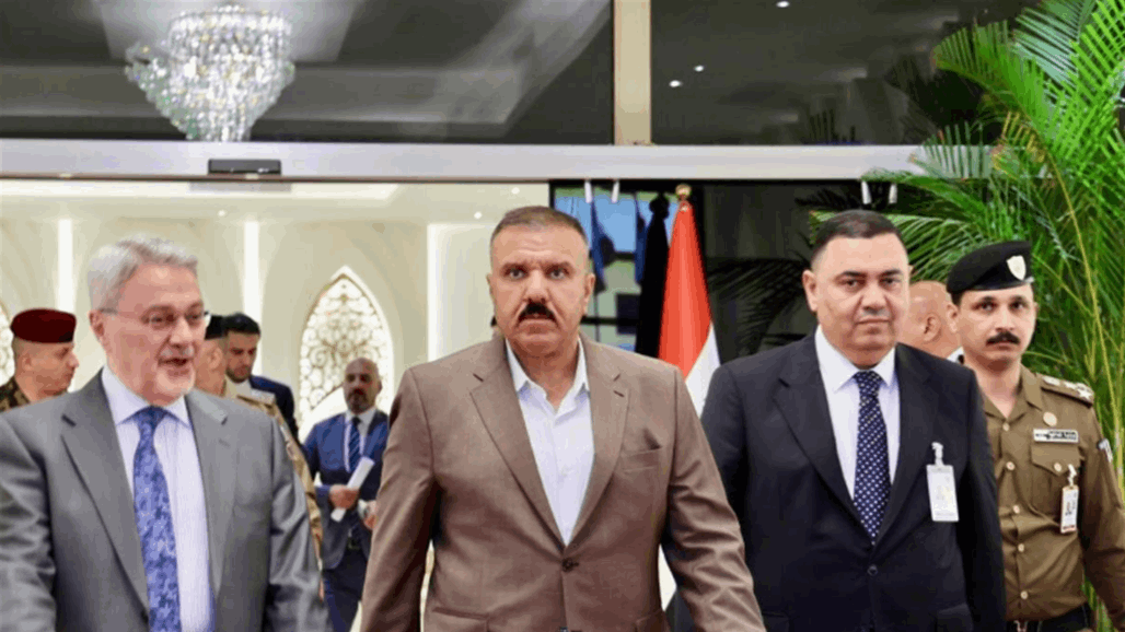 الشمري يتفقد الإجراءات المتخذة بمطار بغداد الدولي لاستقبال المشاركين بالقمة العربية 