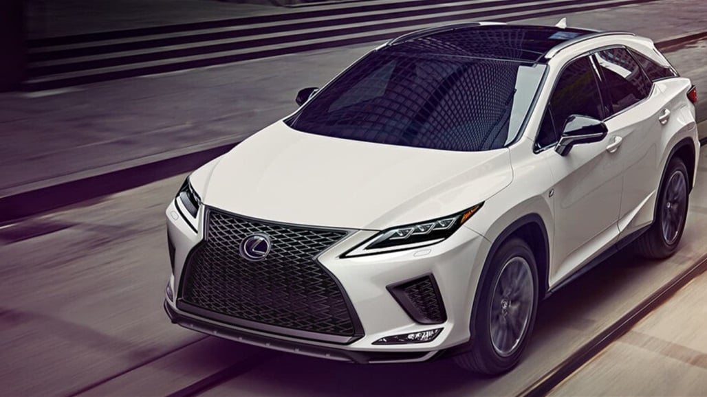 &quot;ماكينة&quot; يستعرض سيارة RXh من Lexus... تعرفوا على مميزاتها!