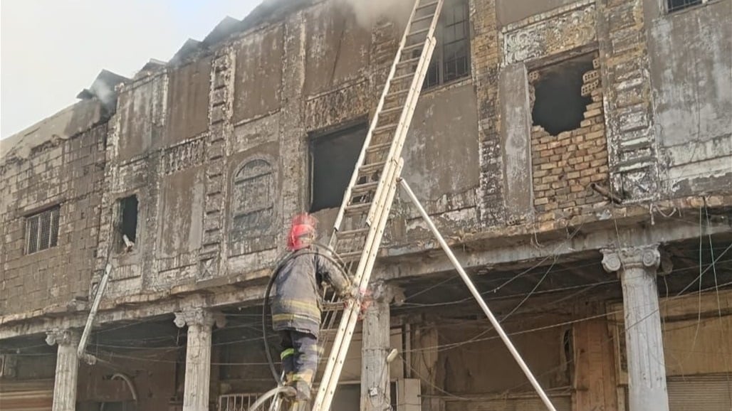 حريق بمعمل نجارة في شارع الرشيد.. والدفاع المدني تتدخل 