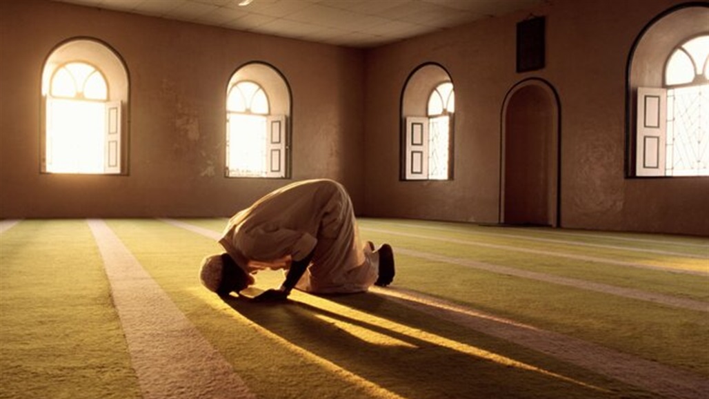 العلم يؤكد: الصلاة المنتظمة تقوّي التركيز والتعاطف وتقلل الخوف والقلق