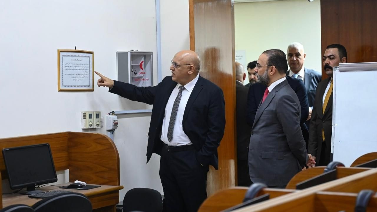 تضمنت عدة مقترحات تخص الطلبة.. أبو رغيف يزور كلية الإعلام بجامعة بغداد