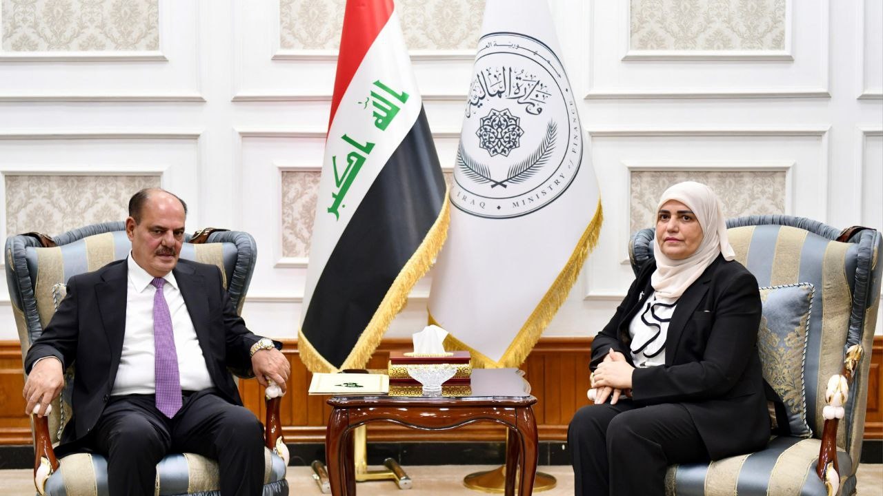 وزير المالية تبحث مع نقيب الصحفيين دور الإعلام في دعم البرامج الاقتصادية