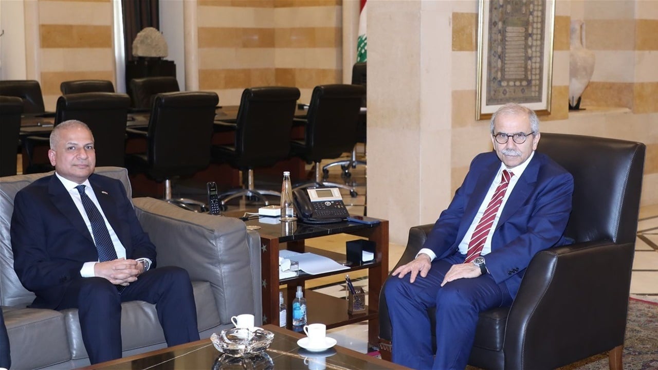 الحسيني يبحث مع الرئيس اللبناني العلاقات الثنائية وسبل تعزيزها