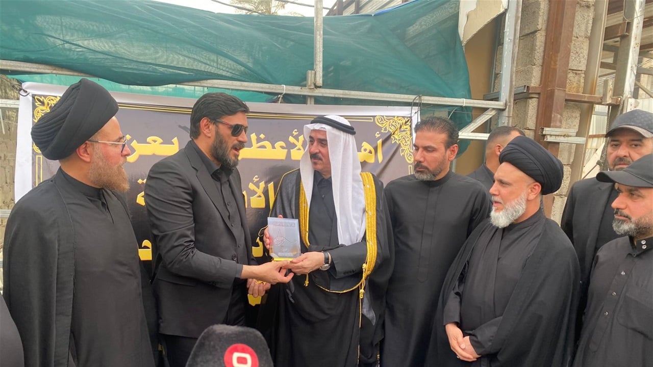 برئاسة الجابري.. وفد من مكتب السيد الصدر يكرم أحد الموكب بالأعظمية (صور)