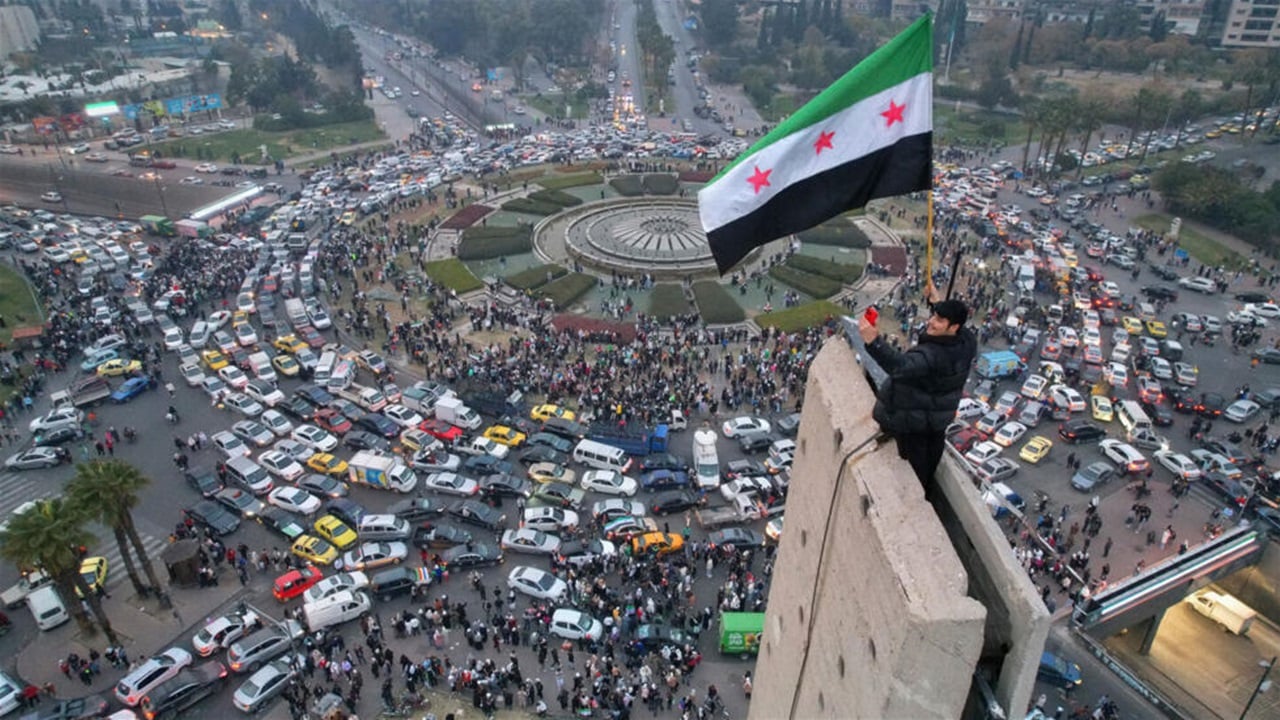 بالصورة.. ماذا يعني شعار سوريا الجديد؟