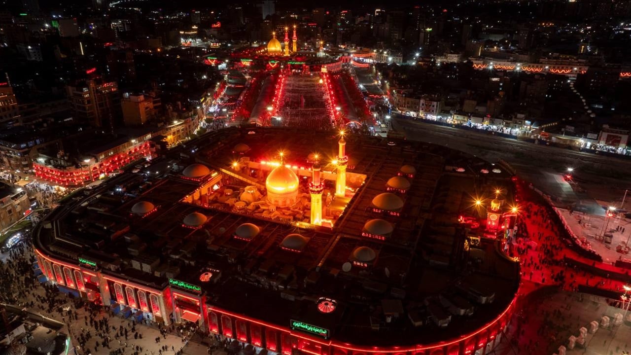 عدسة السومرية في كربلاء.. أجواء مهيبة في ليلة تاسوعاء بين الحرمين