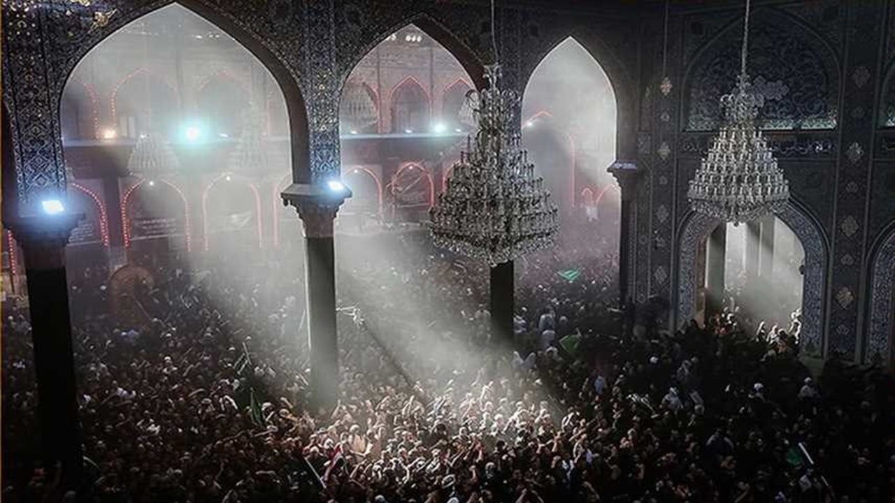 بالصور.. دموع وأنين المعزين في الصحن الحسيني الشريف أثناء قراءة مقتل سبط النبي الأكرم (ص)
