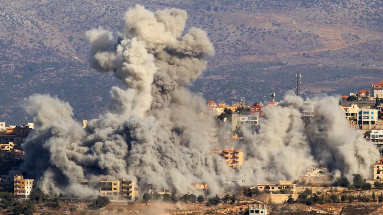 إصابة 10 أشخاص في غارتين إسرائيليتين على جنوب لبنان