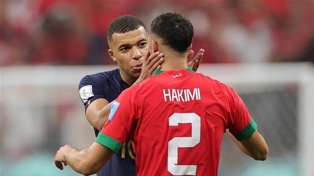 قبيل موقعة الأربعاء.. حكيمي يعلق على مواجهة زميله مبابي