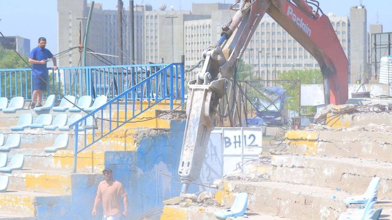 حلم &quot;البيت الجوي&quot; يبدأ: هدم ملعب القوة الجوية لإنشاء مجمع رياضي متكامل (صور)