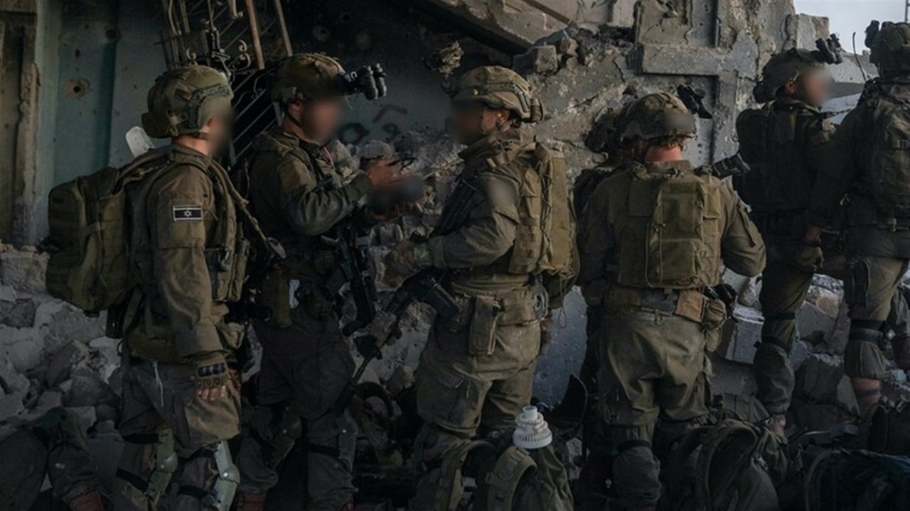 فضيحة تضرب &quot;إسرائيل&quot;.. وزير يرقص بليلة تشييع جنود