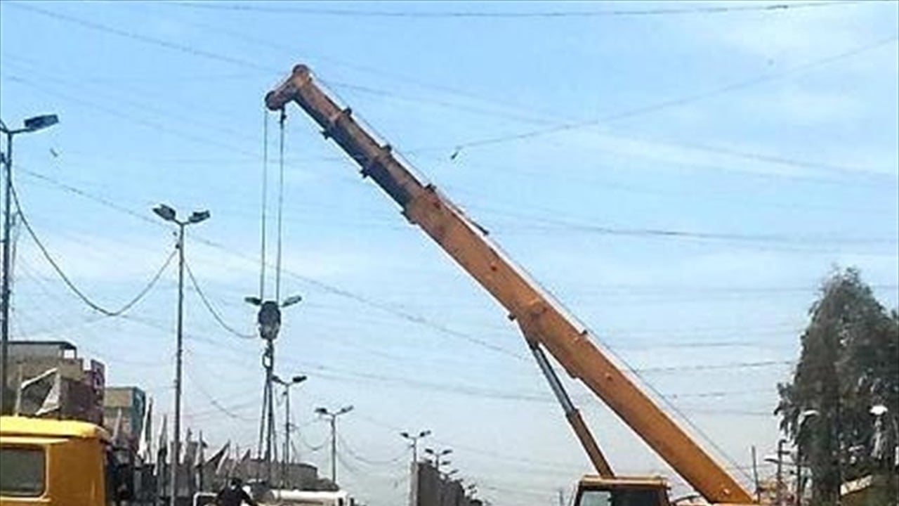 لتقليل الزخم المروري.. رفع كتل كونكريتية في جانب الكرخ من بغداد