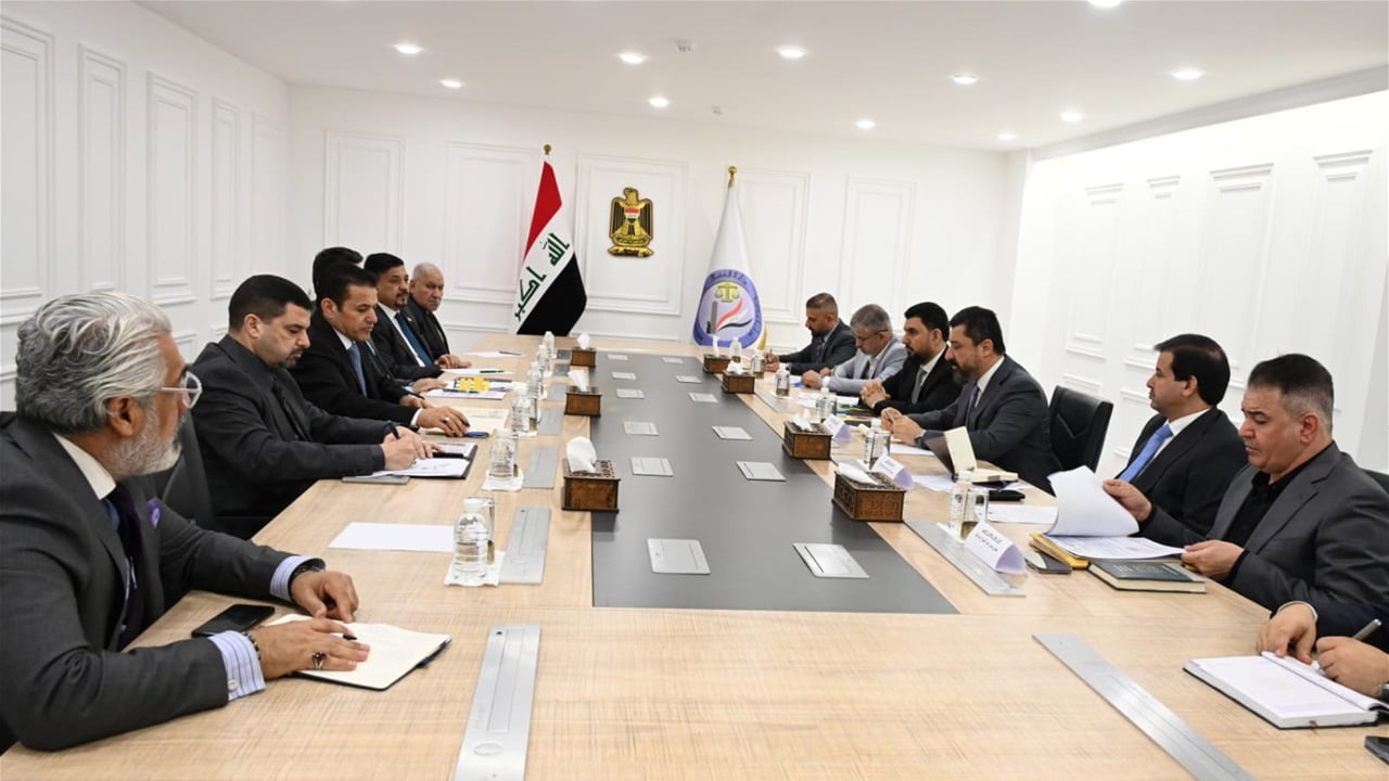 أمن السجون على طاولة وزير العدل ومستشار الأمن القومي