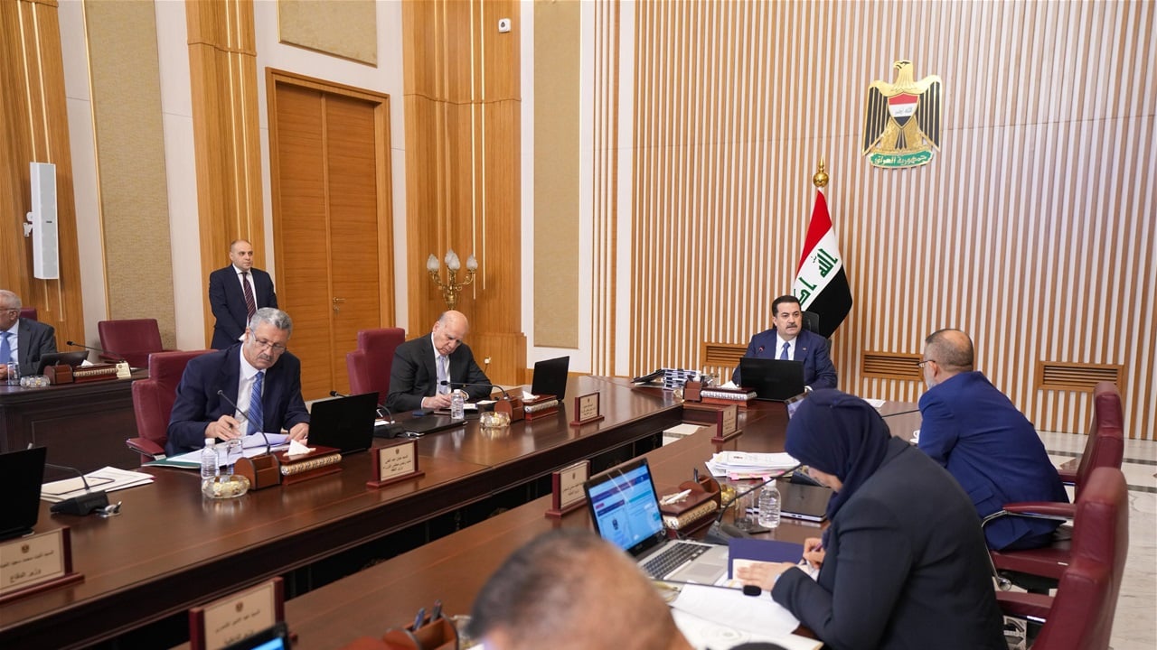 بينها يخص النفايات والكهرباء والمشاريع المتلكئة.. القرارات الكاملة لجلسة مجلس الوزراء