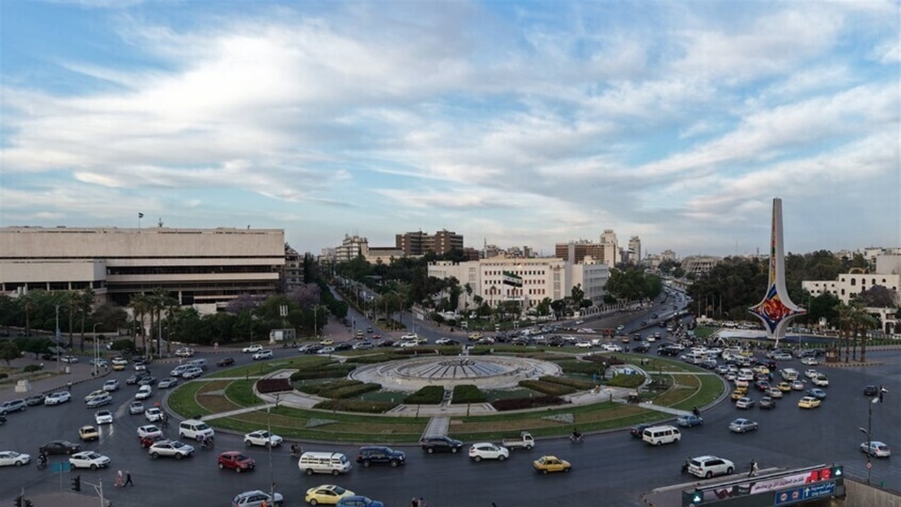 إغلاق الطرق المؤدية إلى وسط دمشق وانعدام شبه تام لوسائل النقل 