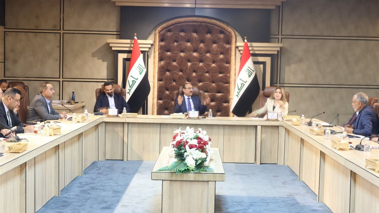 اجتماع حكومي حول العملة الوطنية والحديث عن عقوبات على مصرف الرافدين