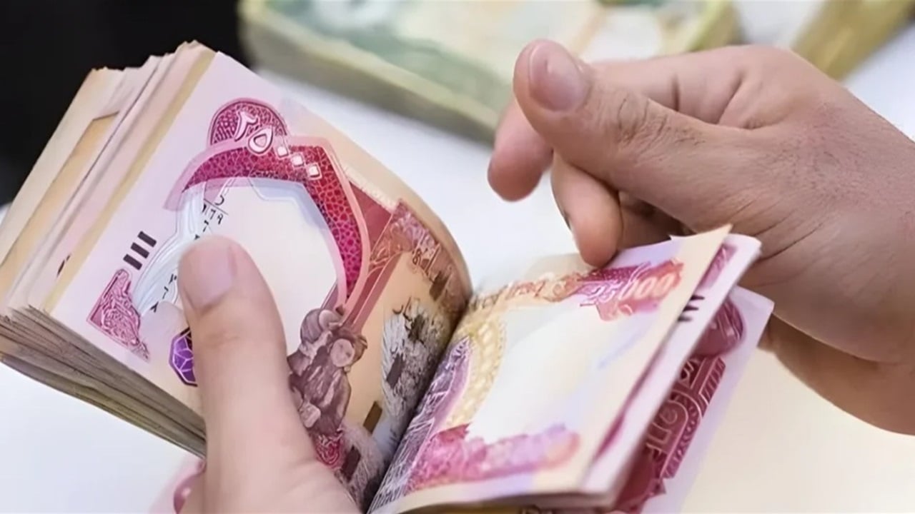 بدء توزيع رواتب هذه الفئة من الموظفين