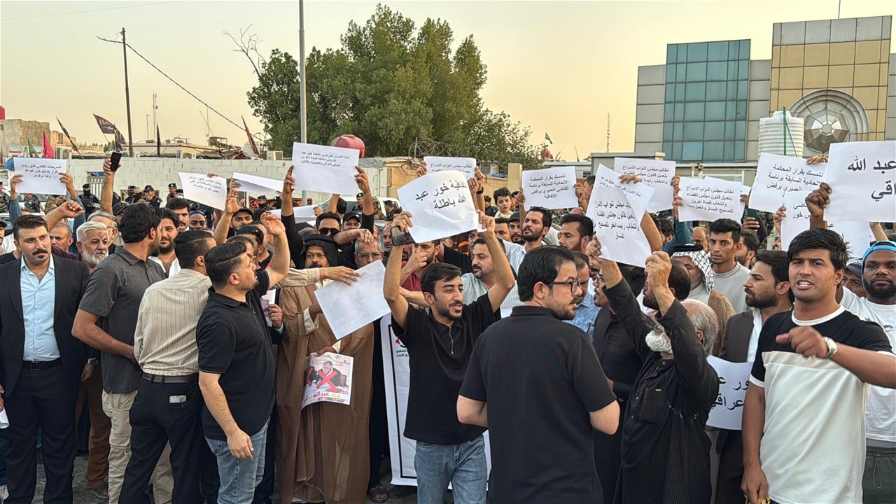 البصرة تلتحق بواسط وبغداد.. تظاهرات أمام القنصلية الكويتية احتجاجاً على اتفاقية خورعبد الله