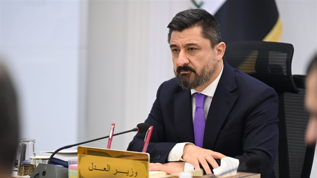 العدل تطلق خطا ساخنا لتلقّي شكاوى المواطنين في حال وجود تأخير في تنفيذ قرارات الإفراج