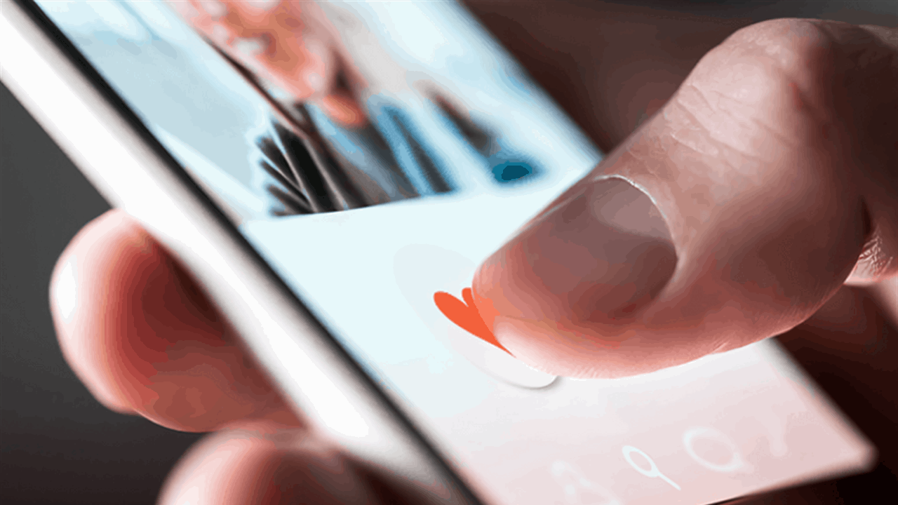 اختراق تطبيق نسائي للمواعدة وتسريب 72 ألف صورة