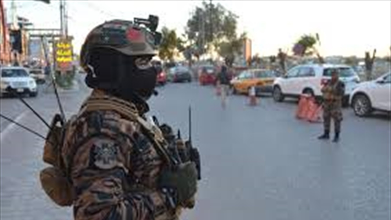 تحرير مراهقة واعتقال زوجين بمنزل مشبوه في العمارة