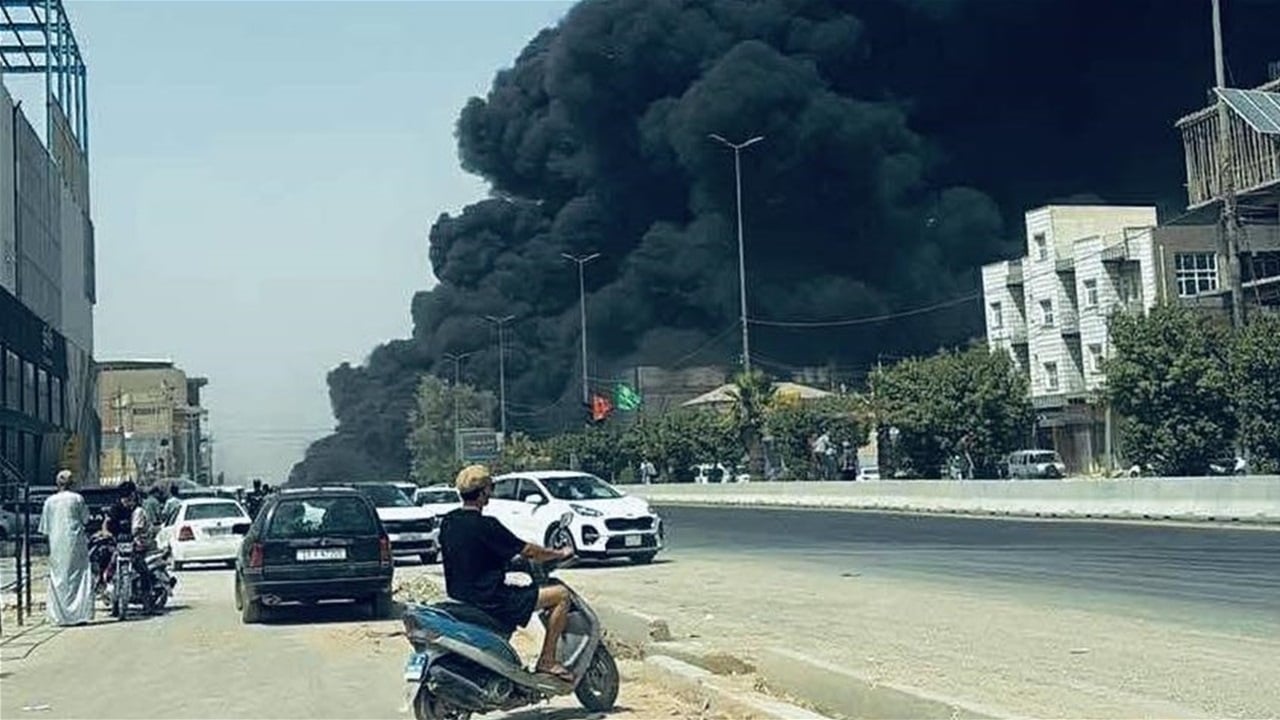 حريق ضخم في بابل: صهريج نفط يحول شارع 60 إلى كتلة لهب (فيديو)