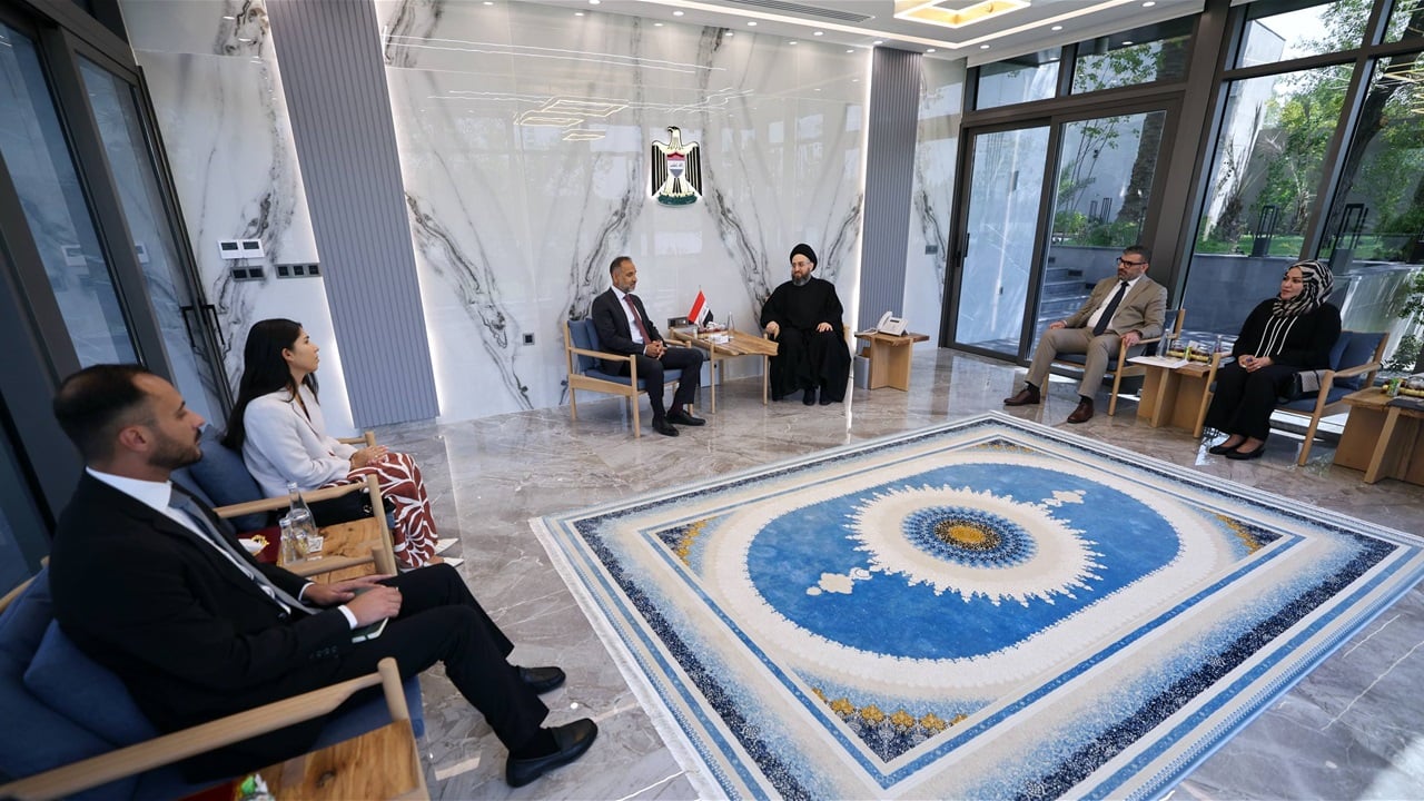 السيد الحكيم يلتقي السفير البريطاني ويشدد على أهمية الانتخابات القادمة