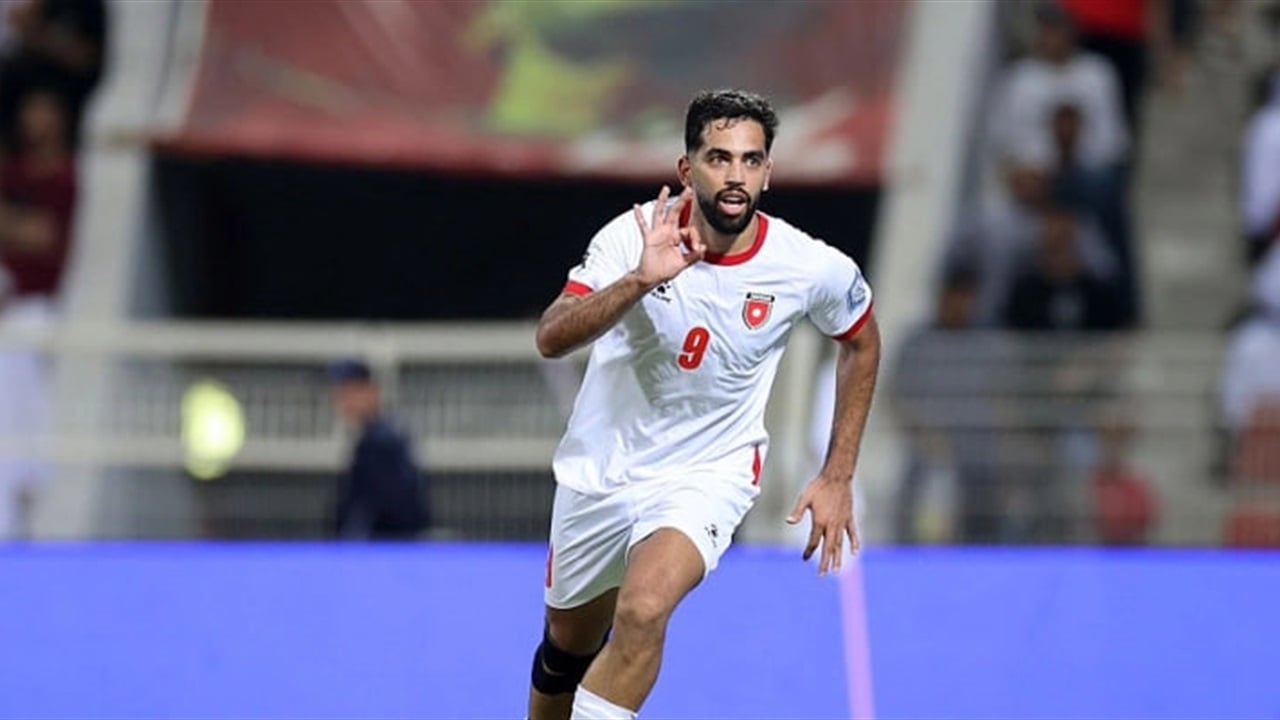 مدرب شباب الأردن ينتقد احتراف نجوم منتخب بلاده في العراق.. ماذا قال؟
