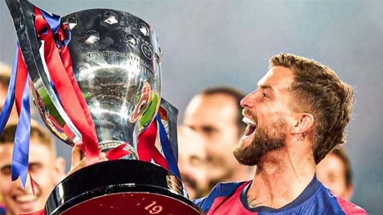 بعد رحيل إينيغو مارتينيز.. برشلونة يحدد موقفه من ضم مدافع جديد