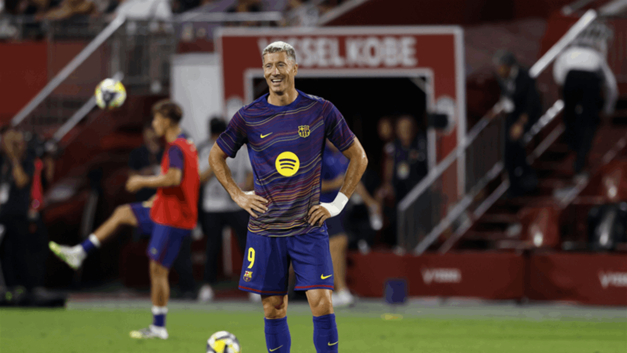 أخبار سيئة لبرشلونة.. تأكيد غياب ليفاندوفسكي عن الملاعب
