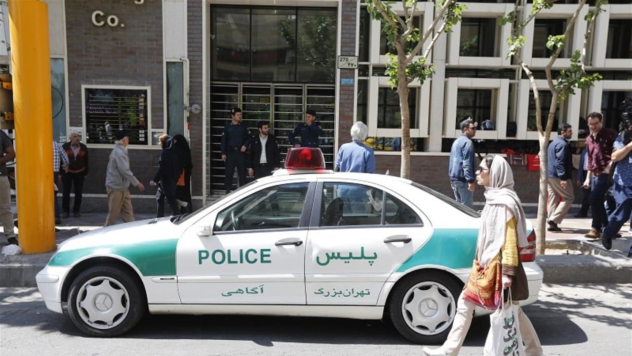 4 قتلى في اقتحام مسلح لمركز شرطة بإيران