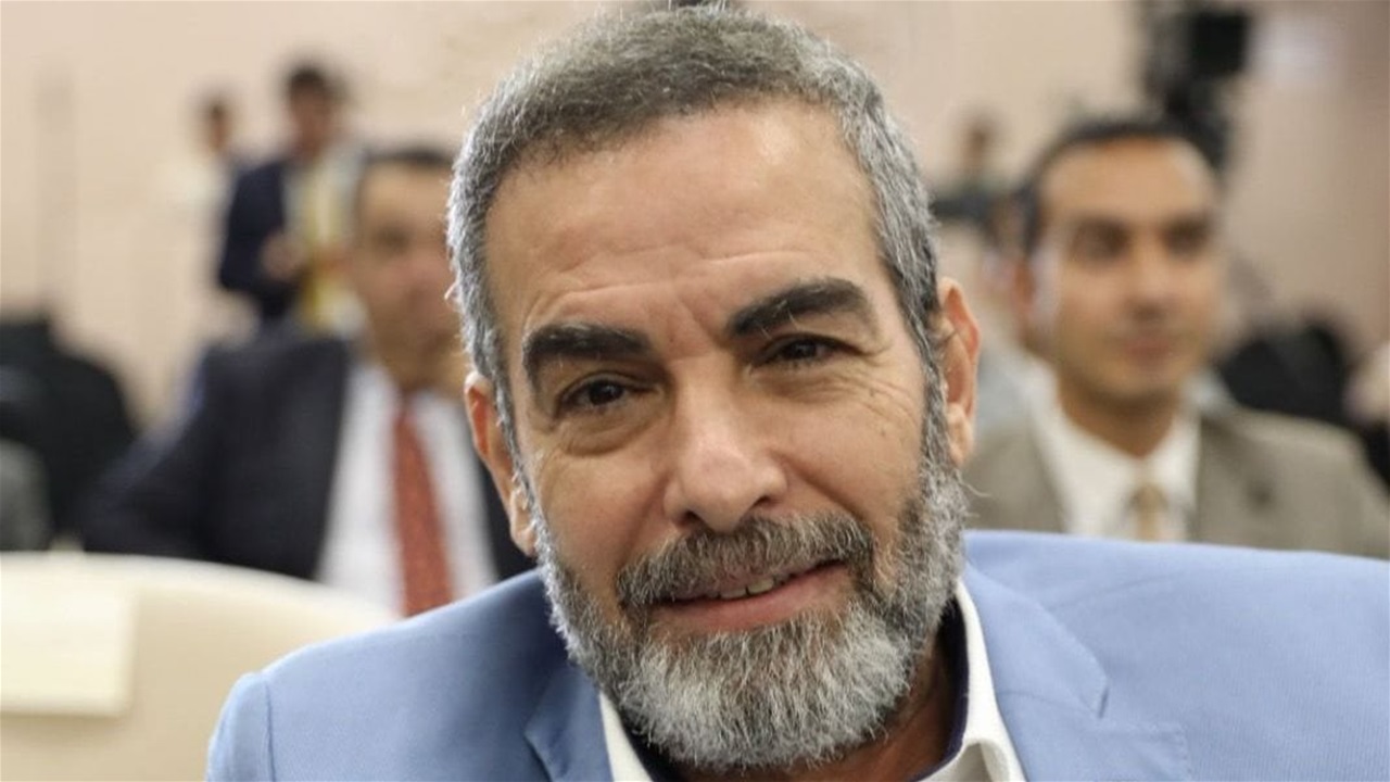 جدل في مصر بسبب احمد عبد العزيز