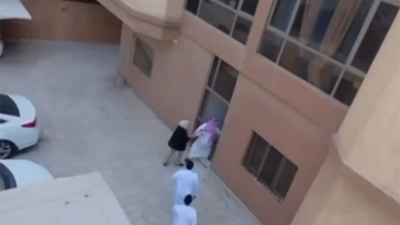 القبض على &quot;مشعوذة&quot; في مداهمة أمنية مثيرة ماذا عثروا في منزلها؟