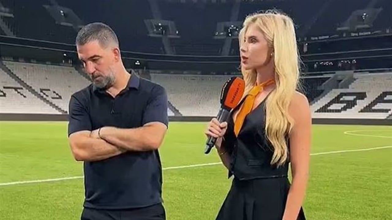 بسبب مذيعة حسناء.. تعليقات ساخرة طالت نجم برشلونة