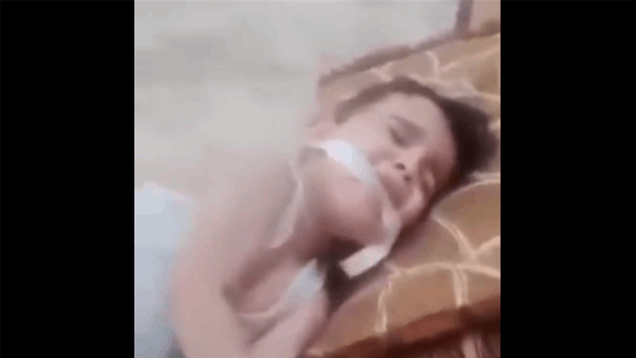 أم تعنف طفلها انتقامًا من طليقها يثير غضبًا عارمًا في العراق (فيديو)