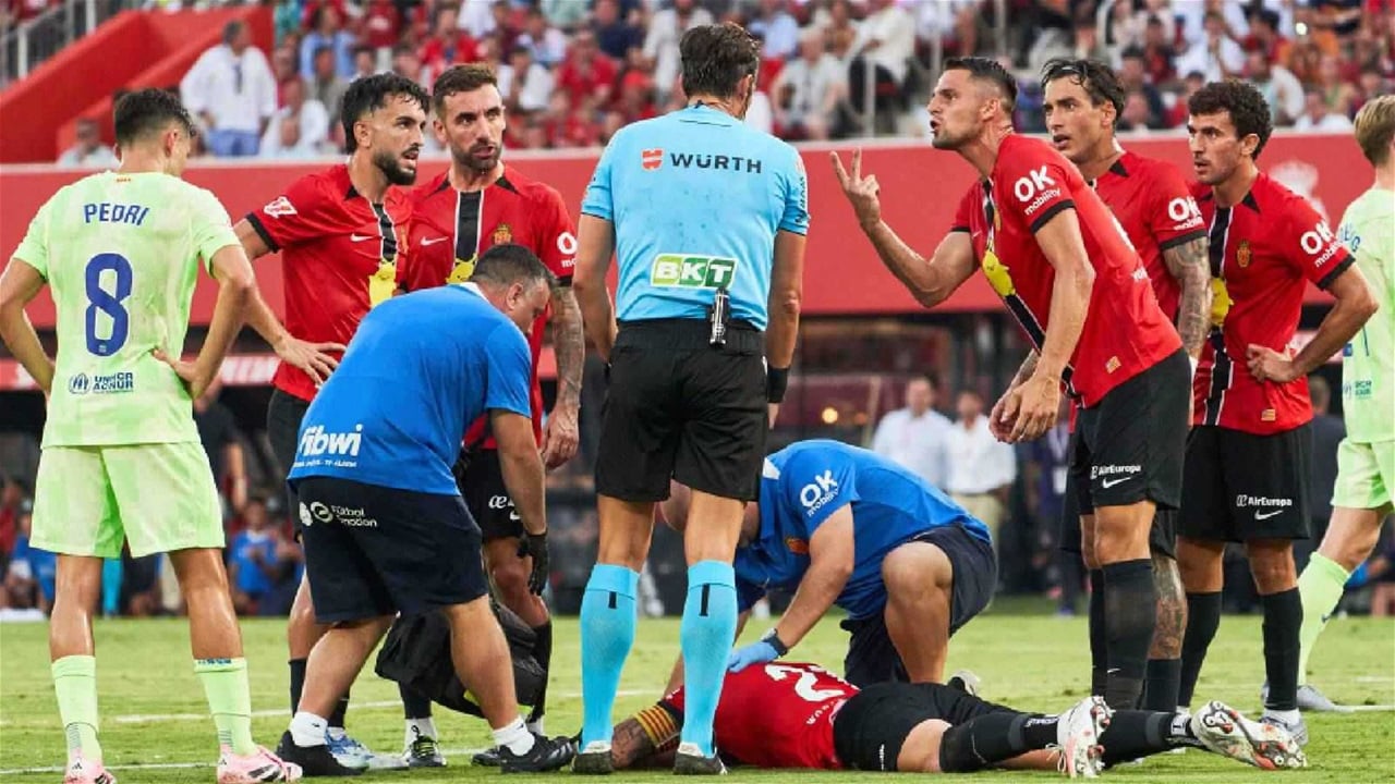 الجدل يبدأ من أول جولة.. نشر حوار غرفة &quot;الفار&quot; بشأن أحداث مباراة برشلونة ومايوركا