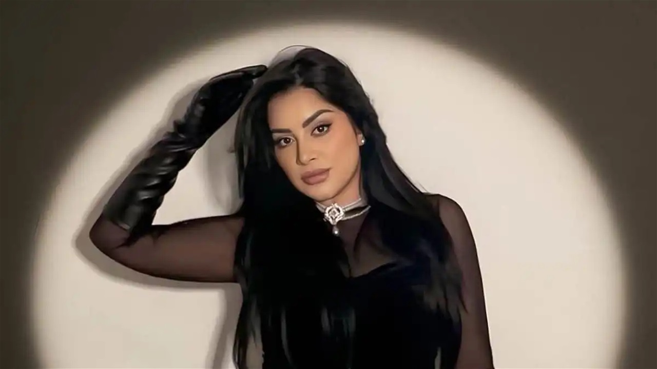 فنانة سورية تعتزل الفن بسبب والدتها