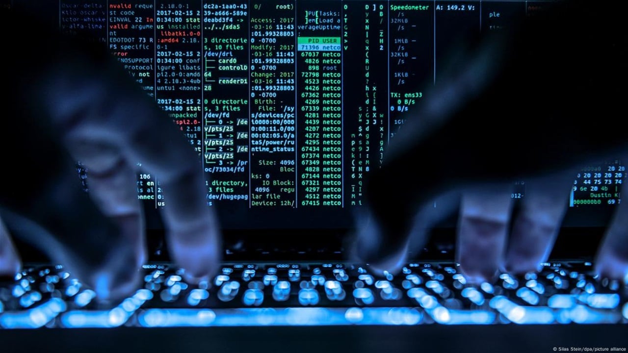 هجوم يستهدف مئات المواقع في إسرائيل