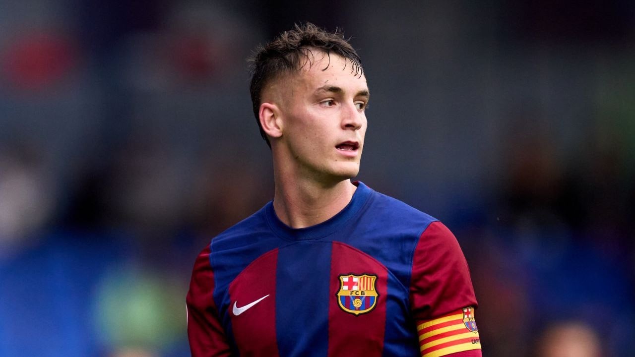 برشلونة يحسم موقفه من بيع كاسادو خلال الصيف
