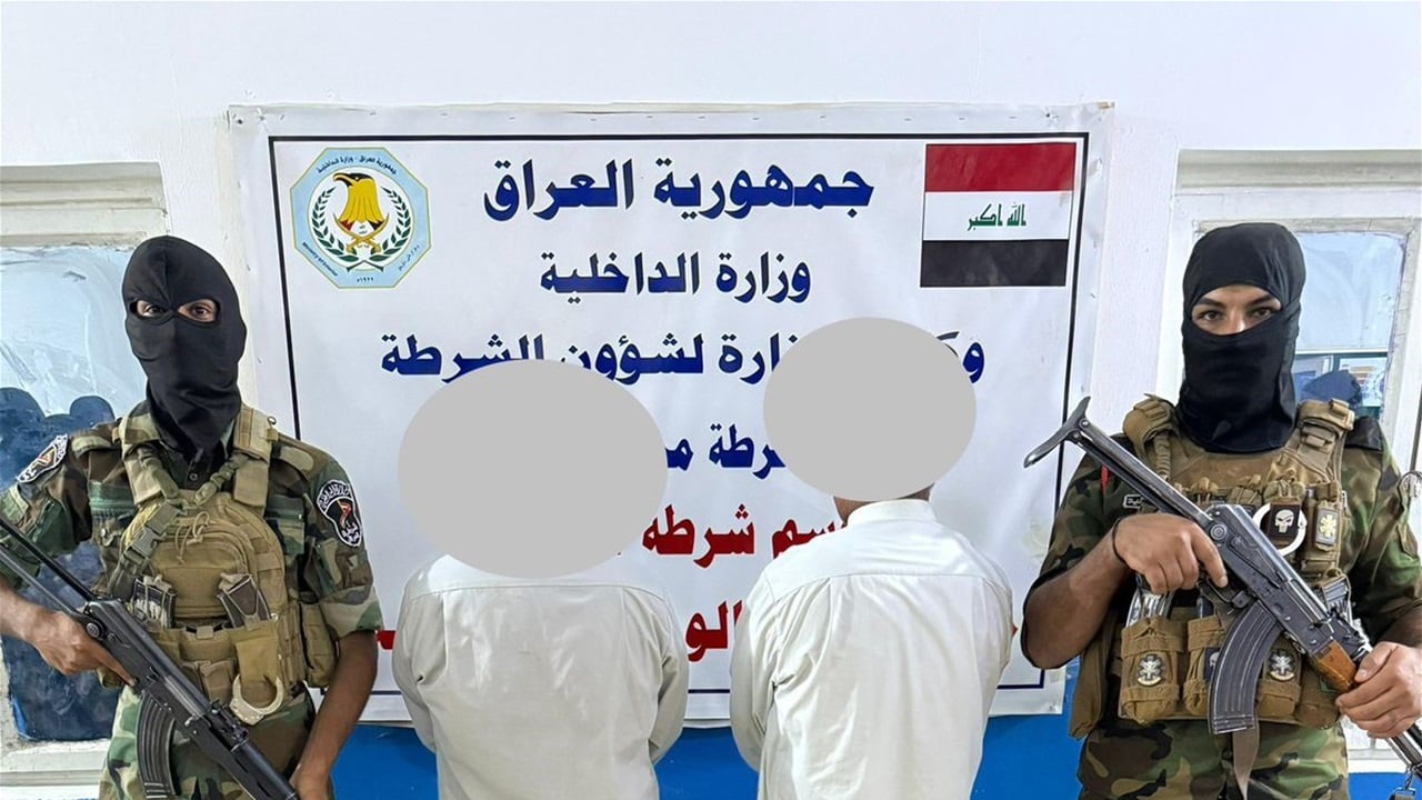 بعد حرقهم منزل أقاربهم.. اعتقال متهمين وضبط سلاح بحوزتهم في ميسان