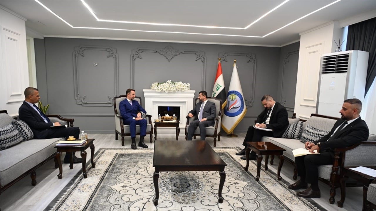 وزير العدل يبحث مع السفير الإيطالي التعاون في المجالات العدلية والقانونية