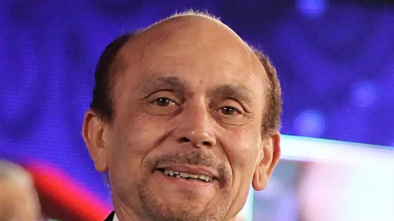 مصائب تنهال على الفنان محمد صبحي (ونيس)