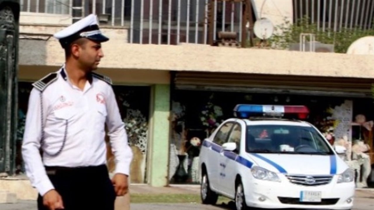 المرور العامة: اعتقال 7 معقبين احتالوا على مواطن بحجة الغرامات