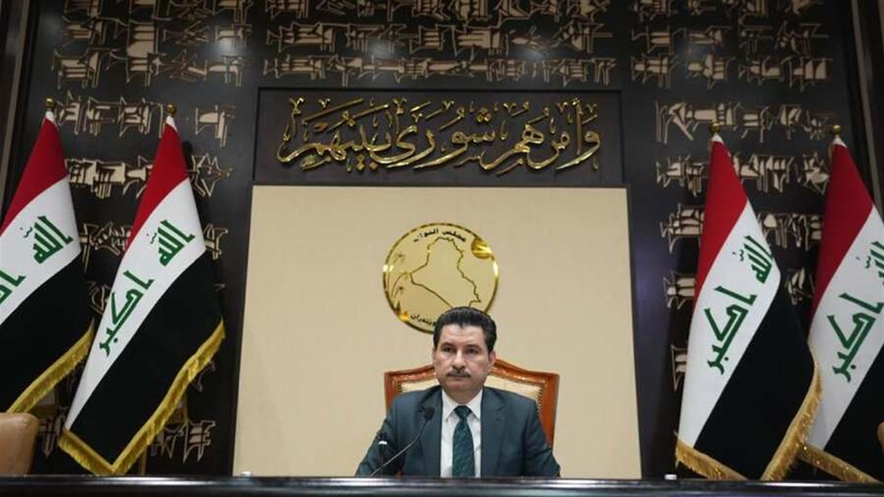البرلمان يوجه بالتحقيق بشأن ما تعرض له نائبين اليوم في ساحة النسور 