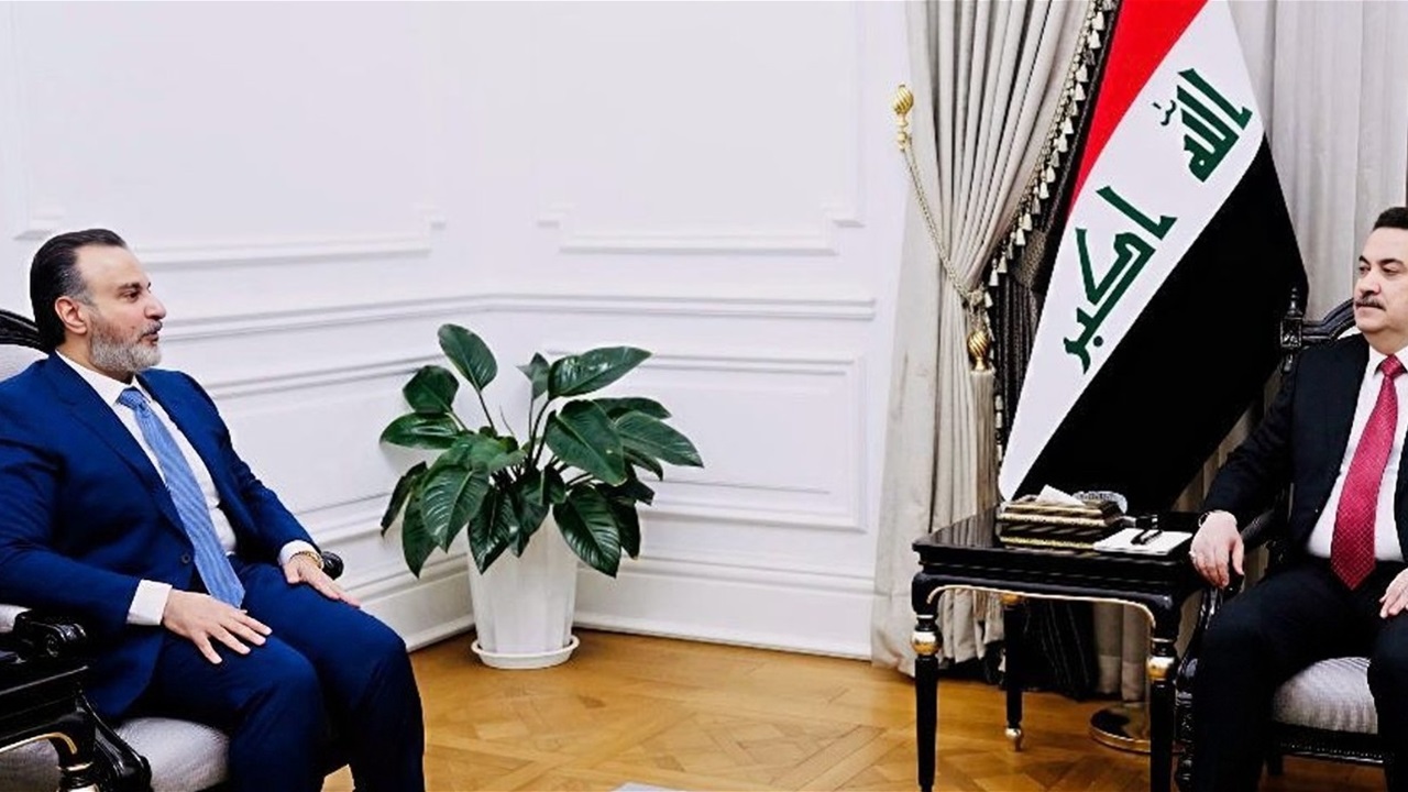 بالوثائق.. رئيس الوزراء يوافق على تحويل الحراس التشغيليين بالوقف السني لعقود 315