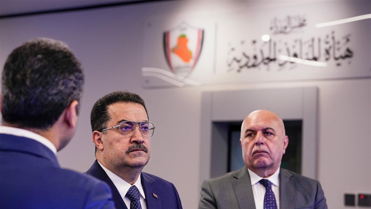 رئيس الوزراء يكشف عن الية جديدة تخص العملة الأجنبية ستطبق في الأول من كانون الاول